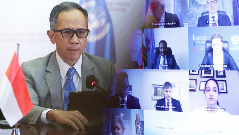 Wakil Menteri Luar Negeri, Mahendra Siregar, pada Pertemuan Tingkat Tinggi Dewan Keamanan (DK) PBB mengenai Peacebuilding and Sustaining Peace: Security Sector Governance and Reform yang diselenggarakan secara virtual pada hari Kamis (03/12/2020).