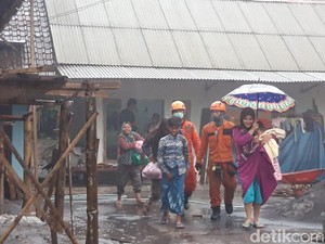 Gunung Semeru Diprakirakan Diguyur Hujan Ringan Pagi hingga Dini Hari