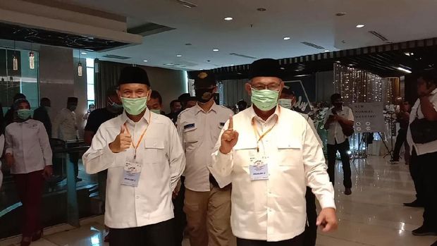 Akhyar dan Salman saat tiba di lokasi debat Pilkada Medan (Ahmad Arfah-detikcom)