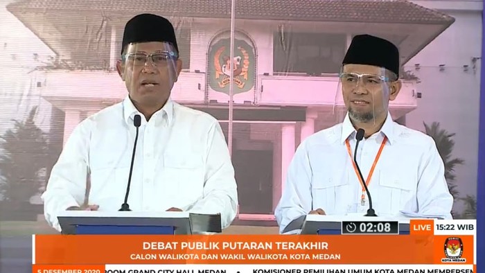 Akhyar Nasution dan Salman Alfarisi saat debat Pilkada Medan (dok. Facebook KPU Medan)