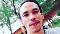 Attila Syach pernah menikah dengan Wulan Guritno pada 1998 dan mereka dikaruniai satu anak perempuan, Shalom Razade. Namun pada 2002 keduanya berpisah. Beberapa waktu usai cerai, Atilla Syach menikah lagi dengan Bunga Sophia dan dikaruniai empat anak. Tapi kini pernikahan keduanya sudah berakhir. Foto: Instagram