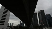 Wilayah DKI Jakarta diperkirakan terjadi hujan hingga disertai angin kencang dan petir.