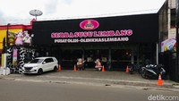 Tak terlihat penumpukan kendaraan wisatawan di ruas Jalan Raya Lembang. Arus lalulintas yang biasanya macet saat akhir pekan, kali ini lebih lancar. Whisnu Pradana/detikcom.