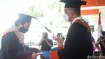 Bangga ! Driver Ojol Ini Wisuda Lho