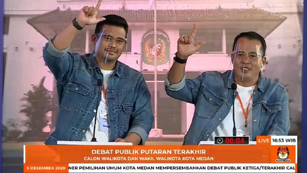 Bobby Nasution-Aulia Rachman di debat Pilkada Medan (dok. Facebook KPU Medan)