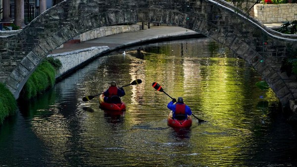 Kini River Wall membuka wisata mendayung kayak hingga Januari.