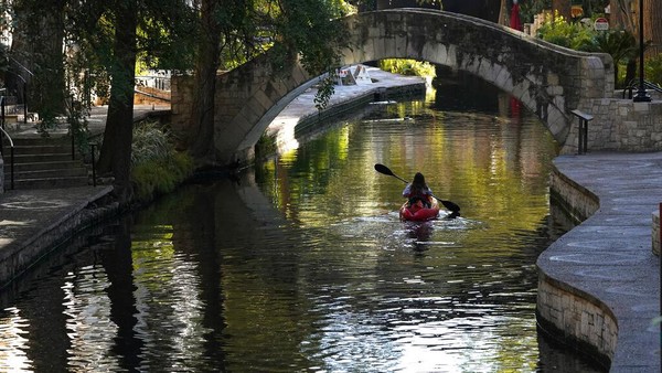Keberadaan kayak ini diharapkan dapat meningkatkan pendapatan sektor pariwisata di San Antorio.