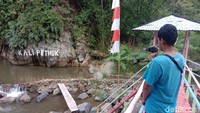 Didik mengatakan ada belasan lokasi wisata di desanya. Kebanyakan adalah wisata alam.