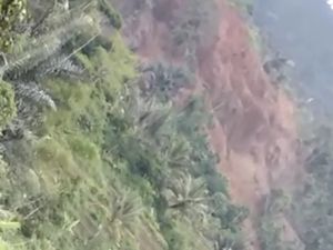 Detik-detik Longsor di Kecamatan Cisewu Garut