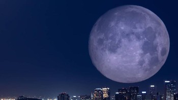 Bulan selalu membuat orang terpesona sehingga banyak terabadikan dalam karya seperti lagu, puisi, termasuk juga fotografi seperti yang diabadikan fotografer lanskap Zach Cooley. Foto: Zachcooleyphoto via Bored Panda