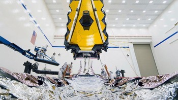 Fitur teknis yang utama adalah cermin dingin yang sangat besar, dengan diameter 6.5 meter, dan empat intrumen khusus untuk pengamatan yang jauh dari Bumi, yang mengorbit pada titik antara Bumi-Matahari. Foto: istimewa