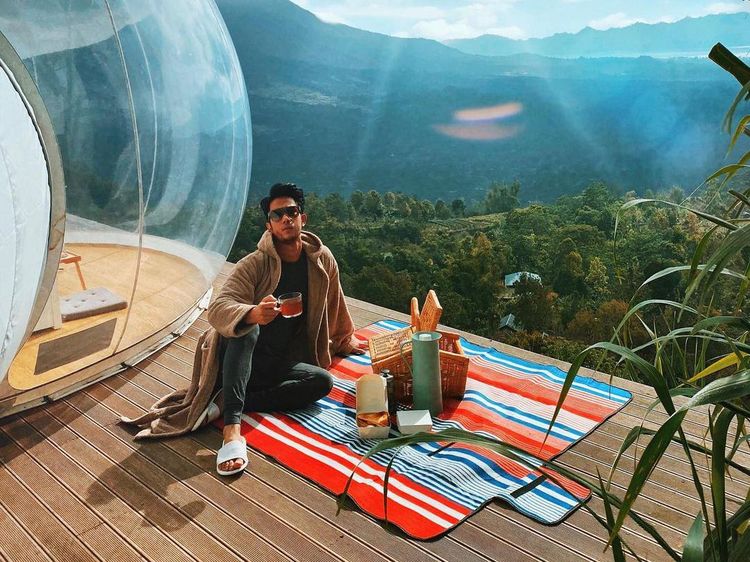 Gantengnya Joshua March, Penyanyi Keren yang Hobi Ngopi