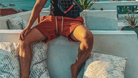 Merasa dirugikan karena dirinya disebut mirip seperti pemeran laki-laki di video syur mirip Gisel, Joshua tetap santai menghadapi komentar-komentar dari netizen. Di Instagram ia terlihat Joshua punya hobi traveling hingga ngopi. Foto: Instagram @joshua_march