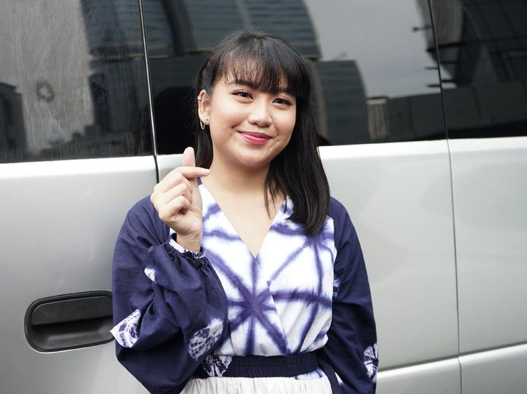 Senyum Manis Ghea Indrawari