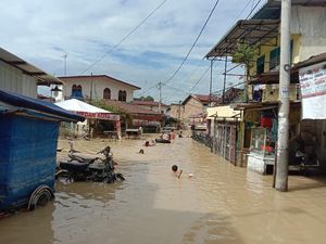 Hari Kedua Banjir di Medan Belum Surut, Warga Masih Mengungsi