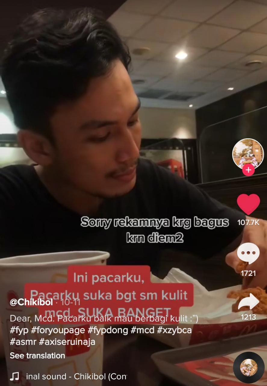 Idaman! Pria Ini Rela Beri Kulit Ayam Goreng Favoritnya Buat Pacar