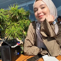 Ihssane Benalluch yang berusia 23 tahun telah membagikan konten kreatif sejak 2015. Ia pun mengekspos berbagai hal mulai dari ilmu pengetahuan, gaya hidup hingga traveling. Sayangn berbagai video Ihssane belum didukung dengan terjemahan. Foto: Instagram @ihssanebenalluch