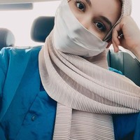 Meski begitu ia cukup populer. Di YouTube Ihssane Benalluch memiliki hampir 1,5 juta pengikut sedangkan Instagram-nya punya lebih dari 2,4 juta follower. Foto: Instagram @ihssanebenalluch