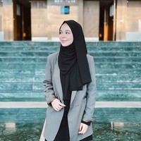Di Instagram, Ihssane sering membagikan foto selfie dan OOTD cantik yang bisa jadi inspirasi para hijabers. Foto: Instagram @ihssanebenalluch