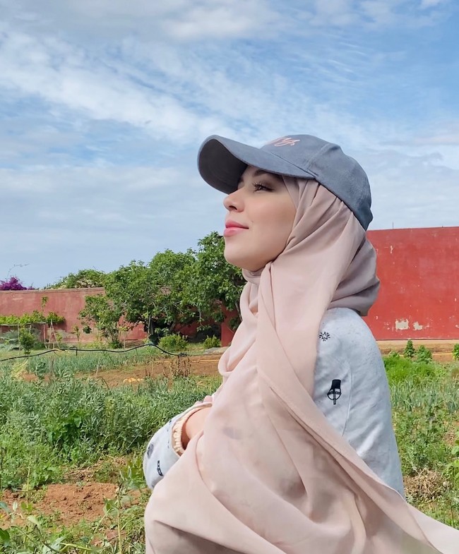 Terpilih sebagai salah satu nominasi wanita tercantik, ia pun mendapat dukungan dari banyak penggemar. Foto: Instagram @ihssanebenalluch