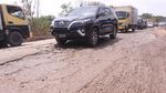 Jalan Akses Menuju Bandara Rusak Parah