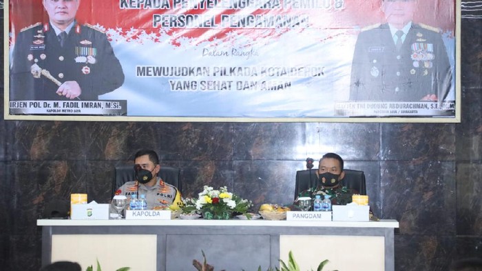 Kapolda Metro Jaya Irjen Fadil Imran dan Pangdam Jaya Mayjen Dudung Abdurachman di Depok