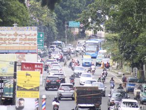Zona Merah, Kota Bandung Ramai Dilintasi Wisatawan