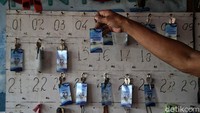 Dalam upaya mendukung perekonomian dan UMKM lokal, BRI memang telah hadir di Pulau Rupat. Ke depan, Bahtiar juga berencana melakukan pengembangan dengan menghadirkan mesin EDC untuk pembayaran non-tunai. Namun, ia mengaku masih mempelajarinya.