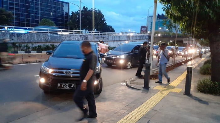 KPK mendatangi gedung Kemensos usai OTT pejabat terkait bansos Corona