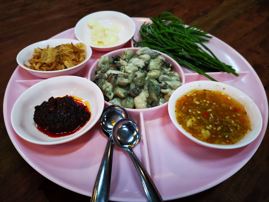 Lagi Bulan Madu, Pasangan Ini Malah Ketagihan Makan di Restoran Berhantu