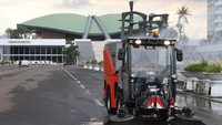 Mobil tersebut membersihkan halaman kompleks parlemen secara signifikan.