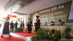 Seperti Ini Momen Wisuda Drive-Thru di Jakarta
