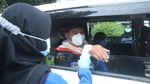 Seperti Ini Momen Wisuda Drive-Thru di Jakarta