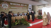 Acara ini digelar di halaman kampus dengan menerapkan protokol kesehatan ketat.