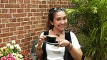 Ngopi Santai Iyut Bing Slamet Bareng Teman dan Keluarga