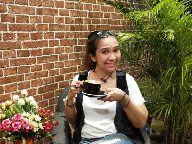 Ngopi Santai Iyut Bing Slamet Bareng Teman dan Keluarga