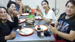 Ngopi Santai Iyut Bing Slamet Bareng Teman dan Keluarga
