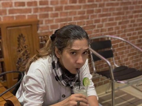 Ngopi Santai Iyut Bing Slamet Bareng Teman dan Keluarga