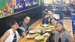 Ngopi Santai Iyut Bing Slamet Bareng Teman dan Keluarga