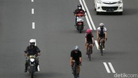 Aksi nekat tersebut tentu saja dapat membahayakan nyawa dan pengguna jalan lainnya.