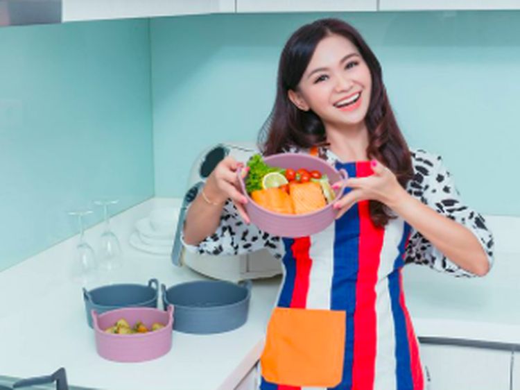 Puspa Dewi, Nenek Cantik 53 Tahun yang Hobi Makan Sehat