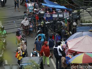 PKL di Area Pasar Jakarta Dilarang Layani Makan-Minum di Tempat