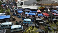 Begini suasana semrawut di Jalan KH Abdullah Syafei, Tebet, Jakarta.
