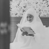 Wanita itu pun memutuskan untuk menjalani foto prewedding karena ingin terinspirasi wanita lain yang mengalami hal serupa. Kadang cerita sukses tidak berakhir dengan couple goals. Kadang itu tentang melewati sakit hati dan mengetahui apa yang kamu ingin lakukan dan belajar dari itu, ungkapnya. Foto: lightviewsg/FB