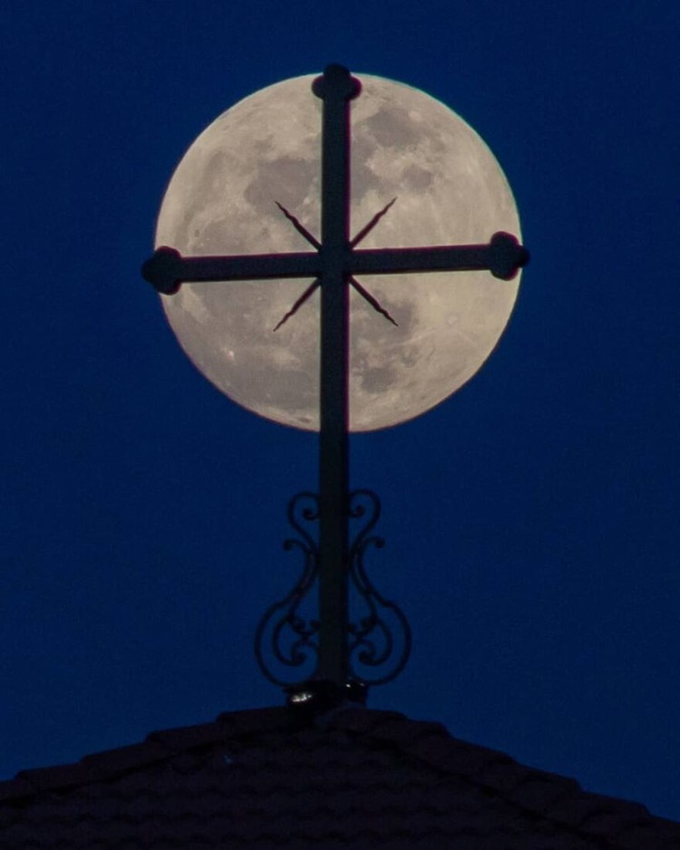 trik foto bulan