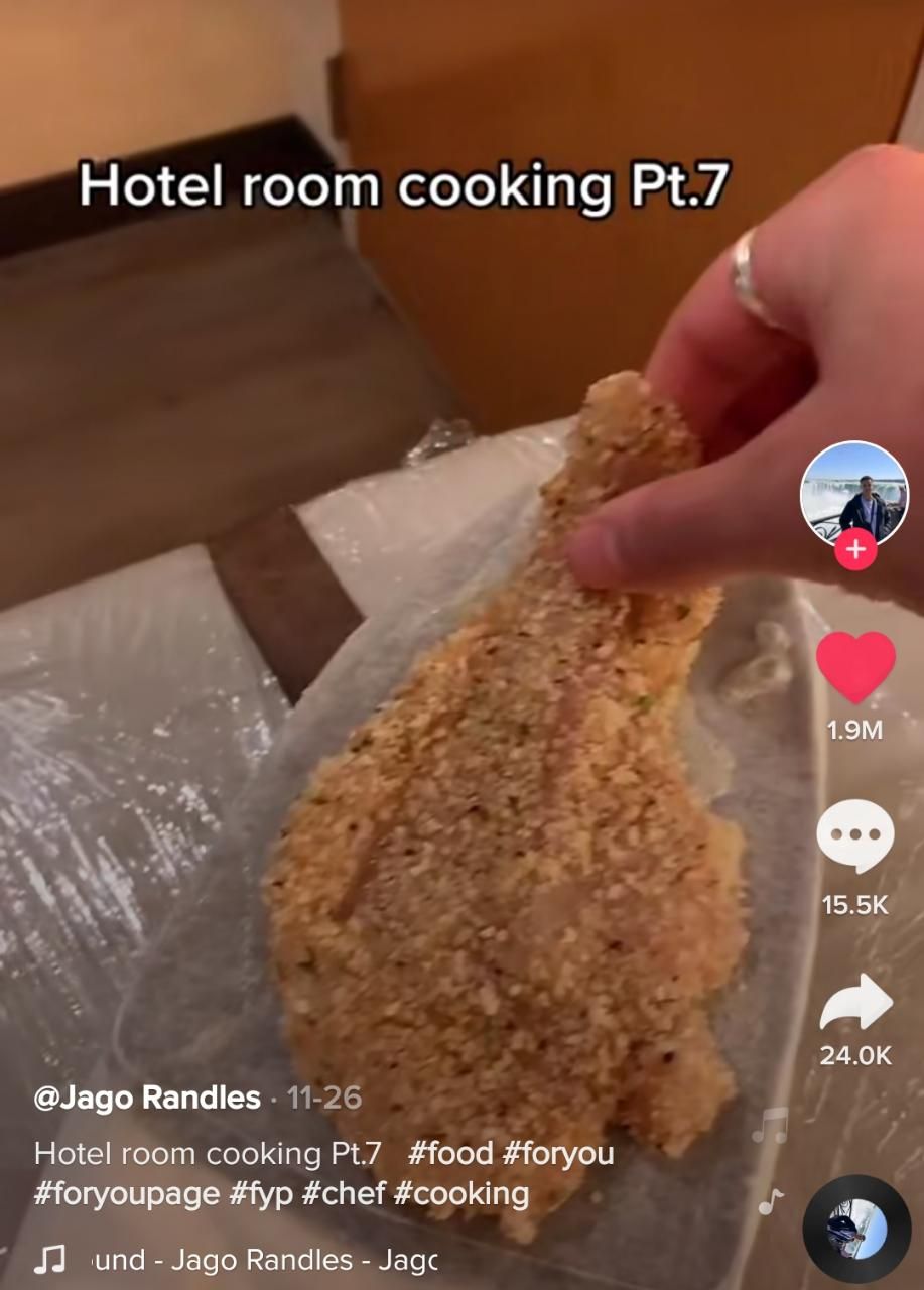 Viral Video Netizen Masak di Kamar Hotel Pakai Setrika 