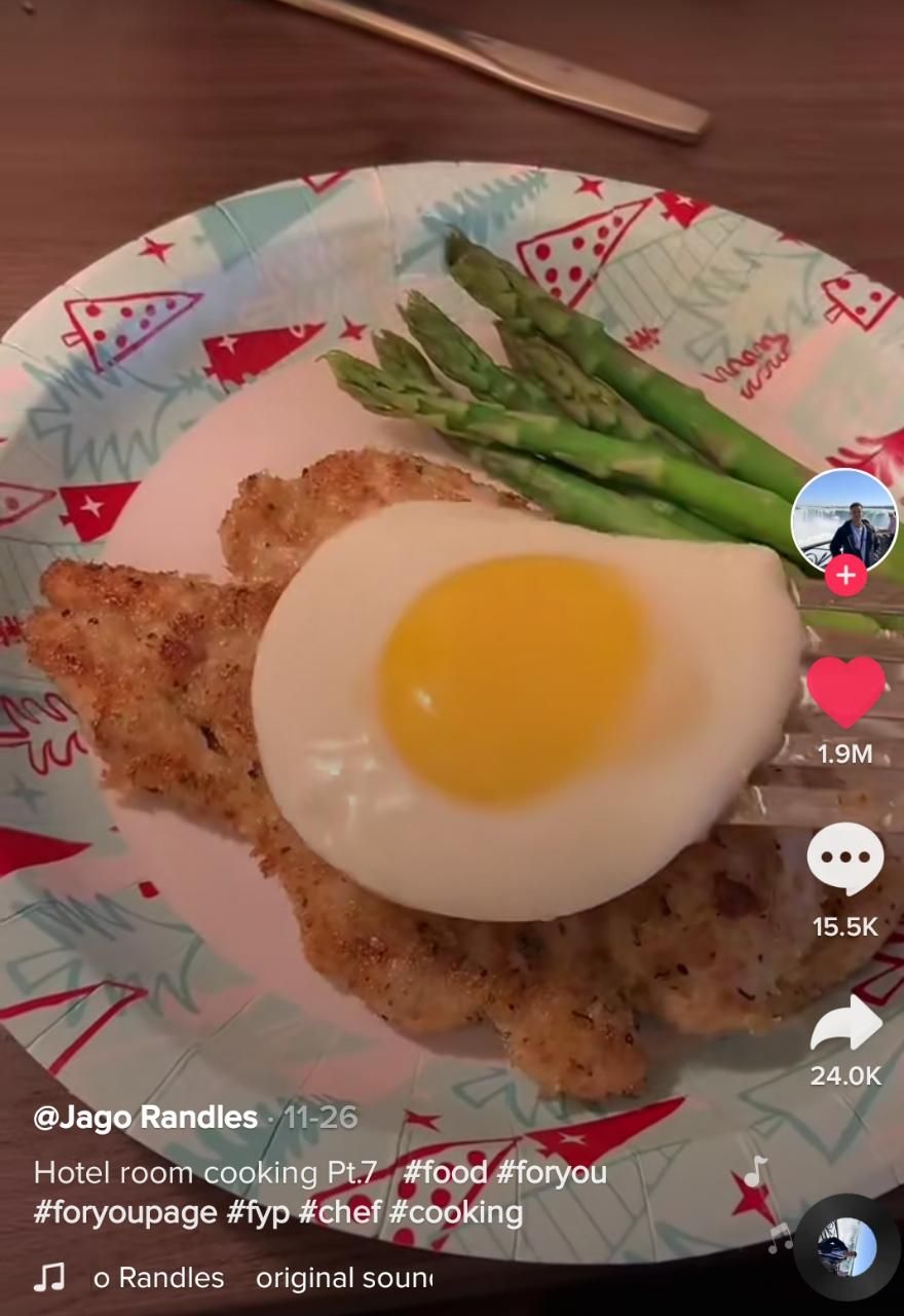 Viral Video Netizen Masak di Kamar Hotel Pakai Setrika hingga Teko Listrik