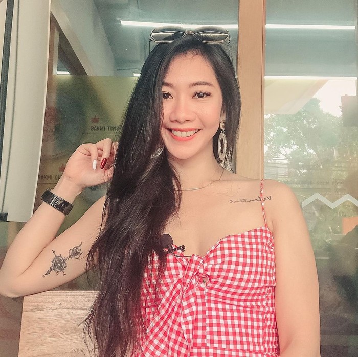 10 Potret Cantik Fithri Syamsu Sang Bidadari Futsal 10 Potret Cantik Fithri Syamsu Sang Bidadari Futsal