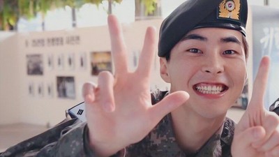 10 Potret Xiumin yang Hari Ini Bebas Wajib Militer