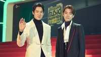 Penampilan Yoo Yeon Suk dan Jung Kyung Ho. (Foto: dok. Mnet)